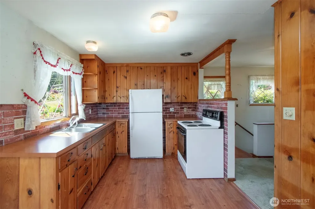 136 Oakcrest Avenue Port Angeles WA 98362