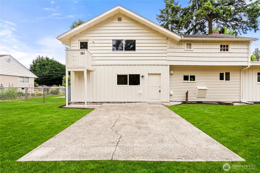 2205 97th Street E Tacoma WA 98445