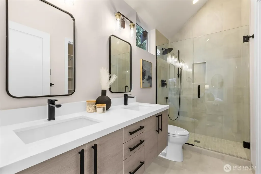 4235 S Bradford Street Seattle WA 98118