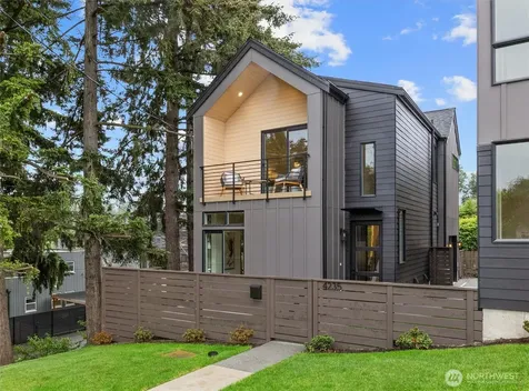 4235 S Bradford Street Seattle WA 98118