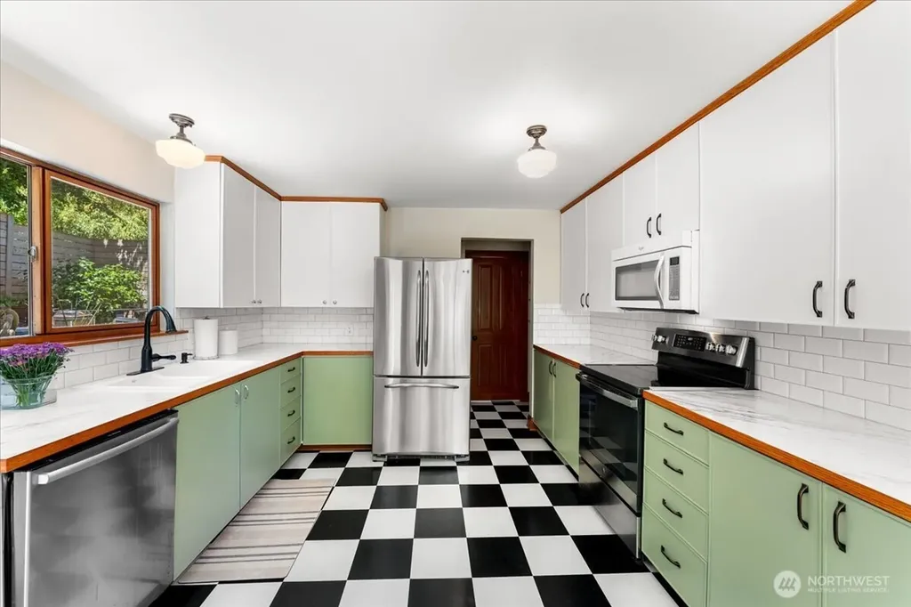 123 31st Avenue Seattle WA 98122