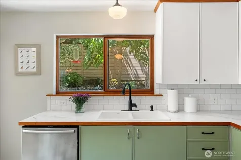 123 31st Avenue Seattle WA 98122