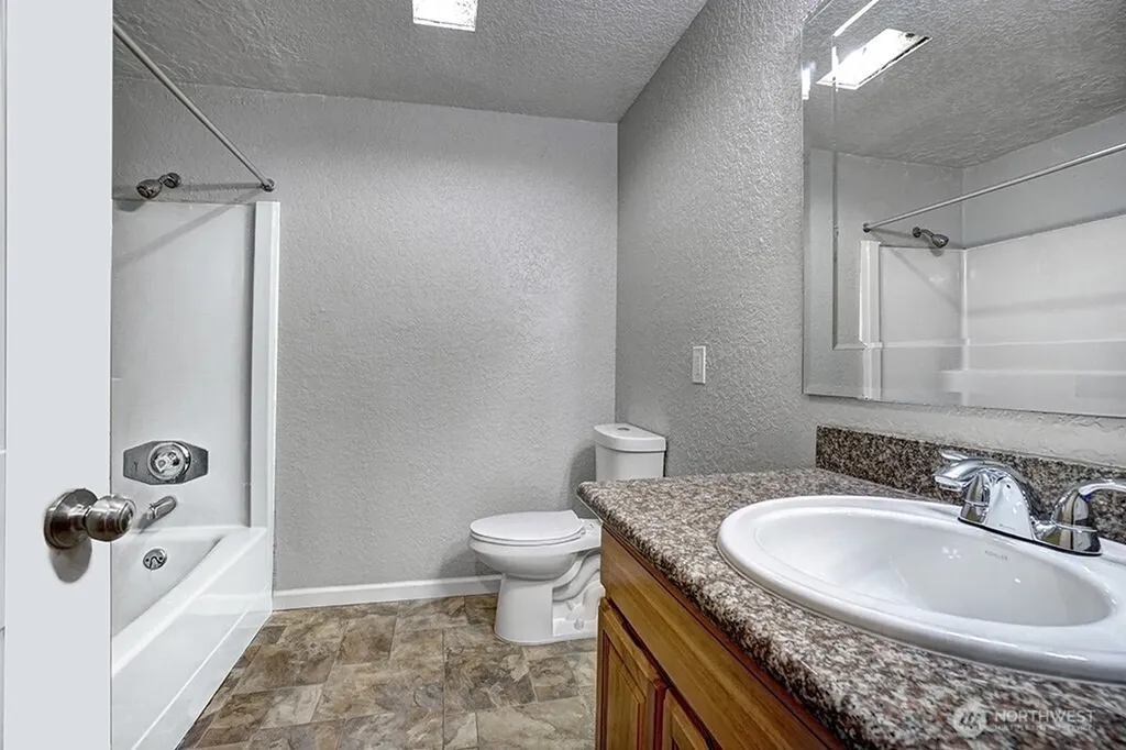 15409 9th Avenue SW Burien WA 98166