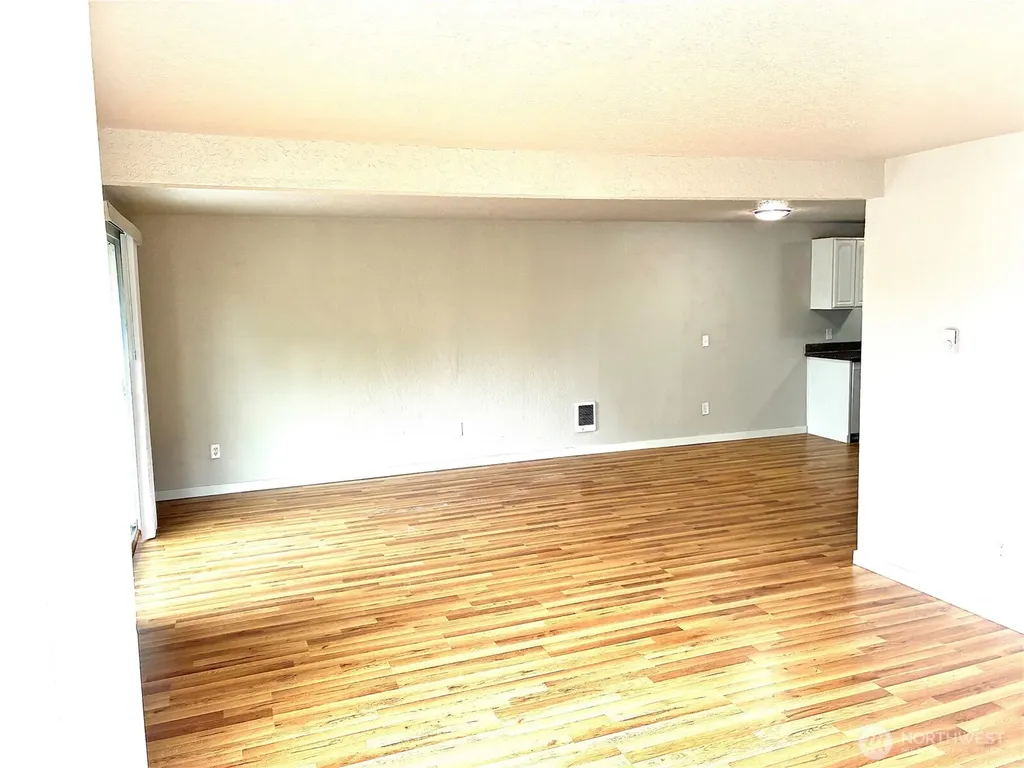 15409 9th Avenue SW Burien WA 98166
