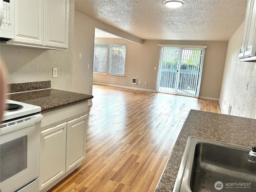 15409 9th Avenue SW Burien WA 98166