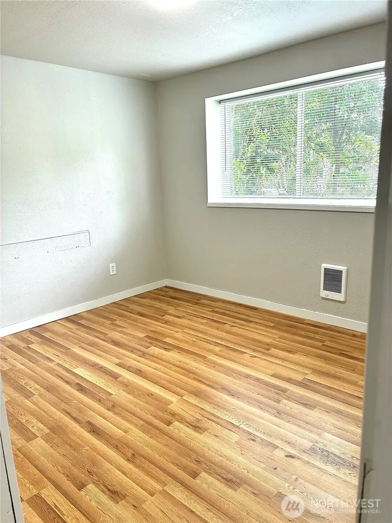 15409 9th Avenue SW Burien WA 98166