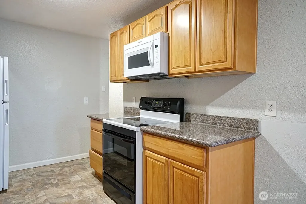 15409 9th Avenue SW Burien WA 98166