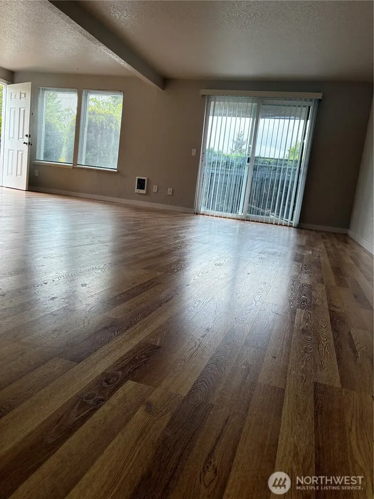 15409 9th Avenue SW Burien WA 98166