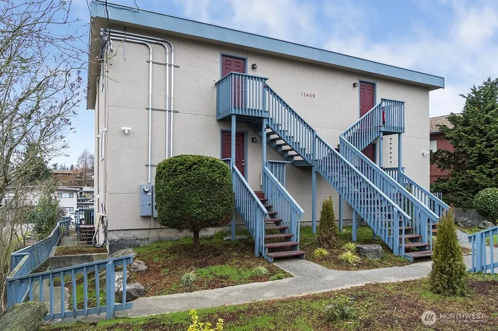 15409 9th Avenue SW Burien WA 98166