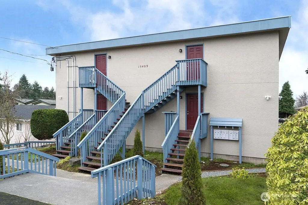15409 9th Avenue SW Burien WA 98166