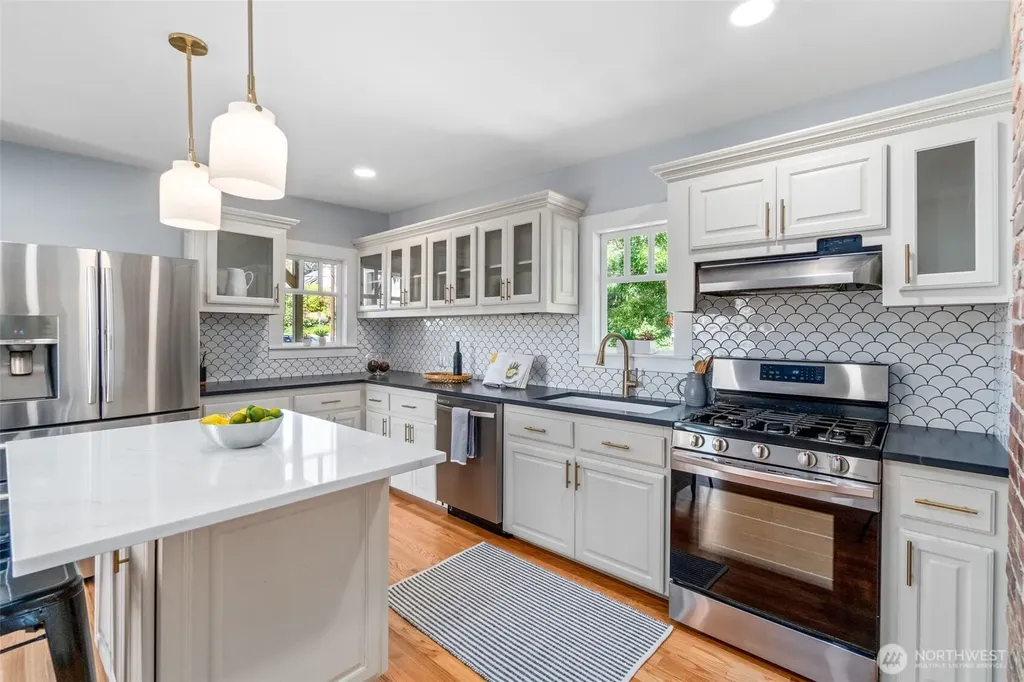 300 47th Street Seattle WA 98107