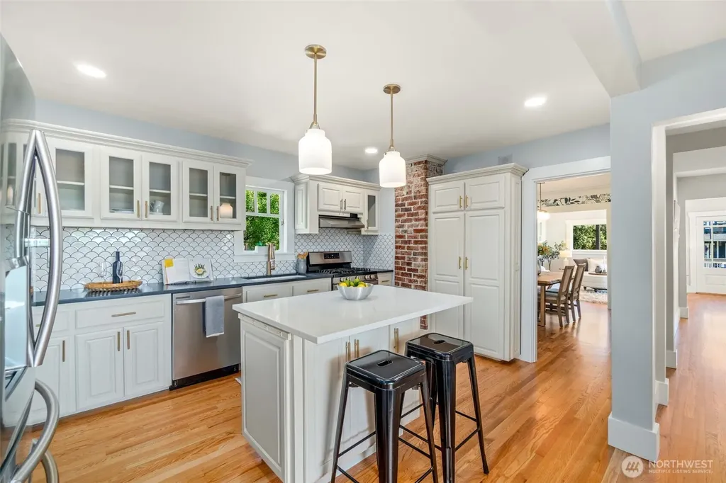 300 47th Street Seattle WA 98107