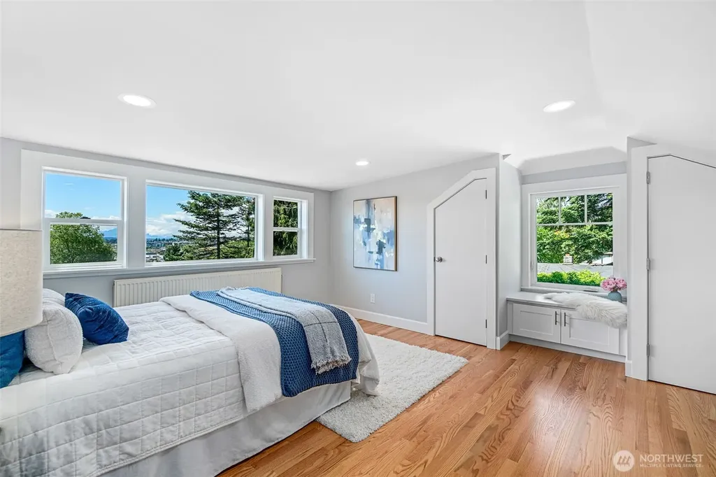 300 47th Street Seattle WA 98107