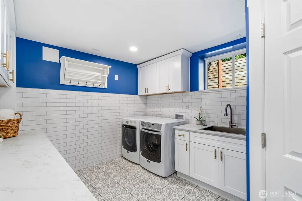300 47th Street Seattle WA 98107