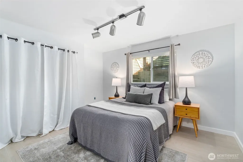 300 47th Street Seattle WA 98107
