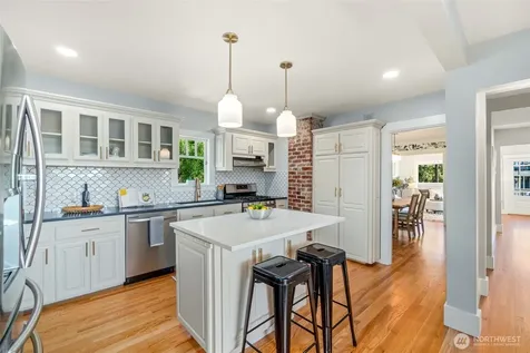 300 47th Street Seattle WA 98107