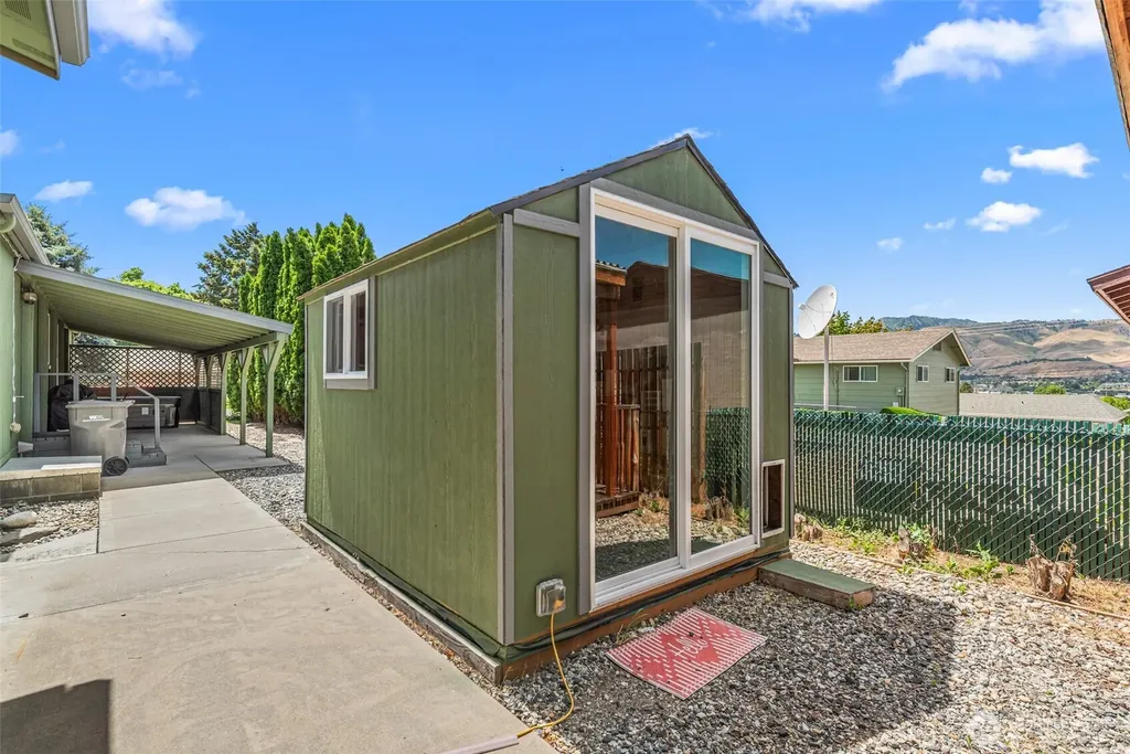 136 29th Street NW East Wenatchee WA 98802