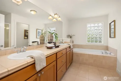 1906 Juneberry Court NE Issaquah WA 98029