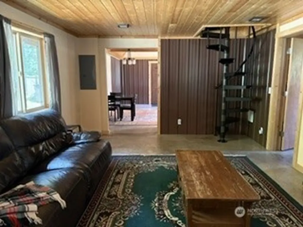 19045 Gill Creek Lake Wenatchee WA 98826