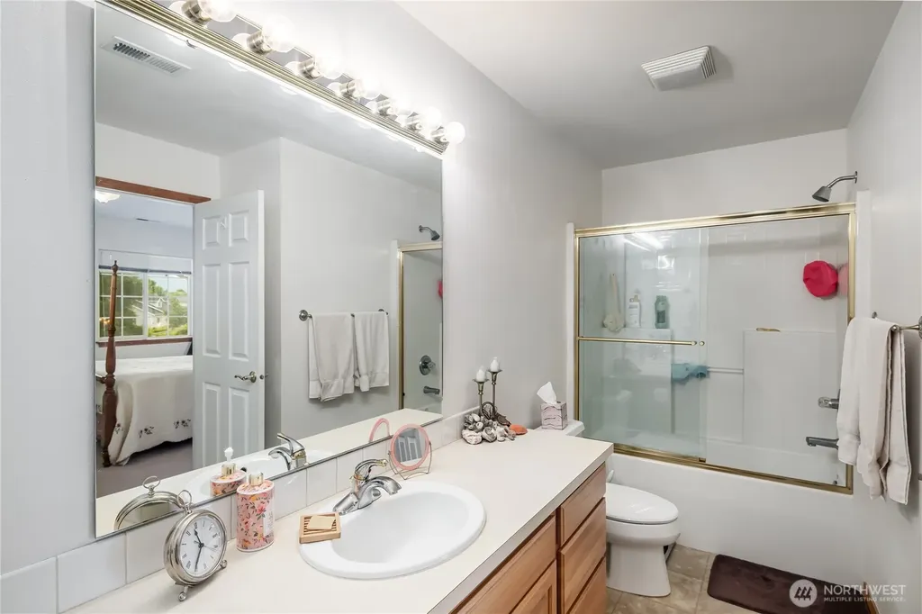 2213 James Circle Lynden WA 98264
