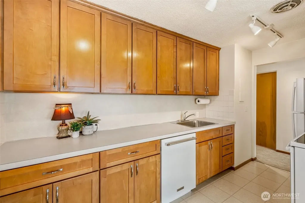 3015 Alki Avenue SW Seattle WA 98116
