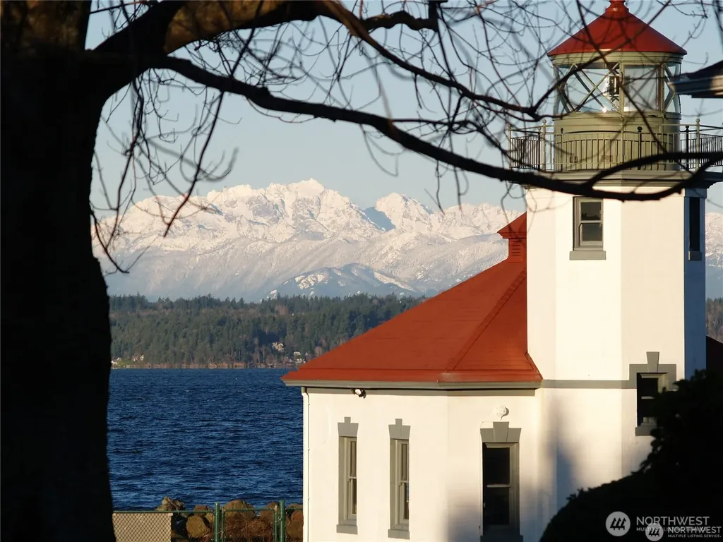 3015 Alki Avenue SW Seattle WA 98116