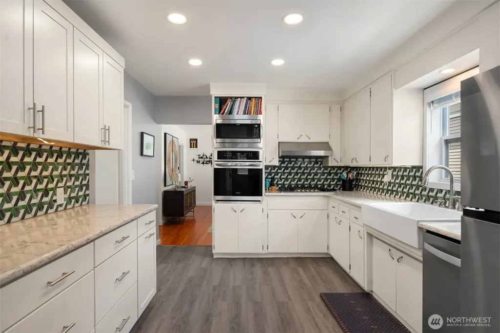 2418 Queen Anne Avenue N Seattle WA 98109