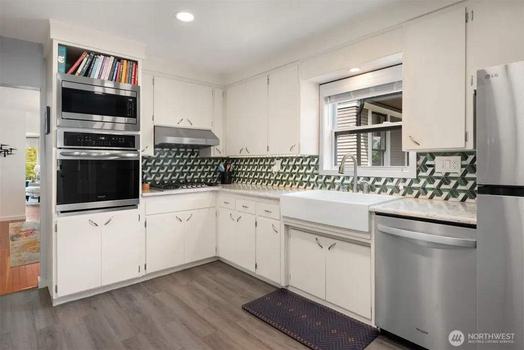 2418 Queen Anne Avenue N Seattle WA 98109