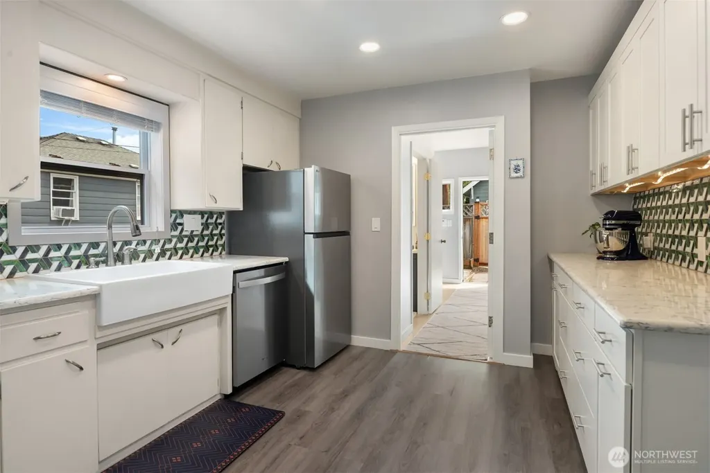 2418 Queen Anne Avenue N Seattle WA 98109