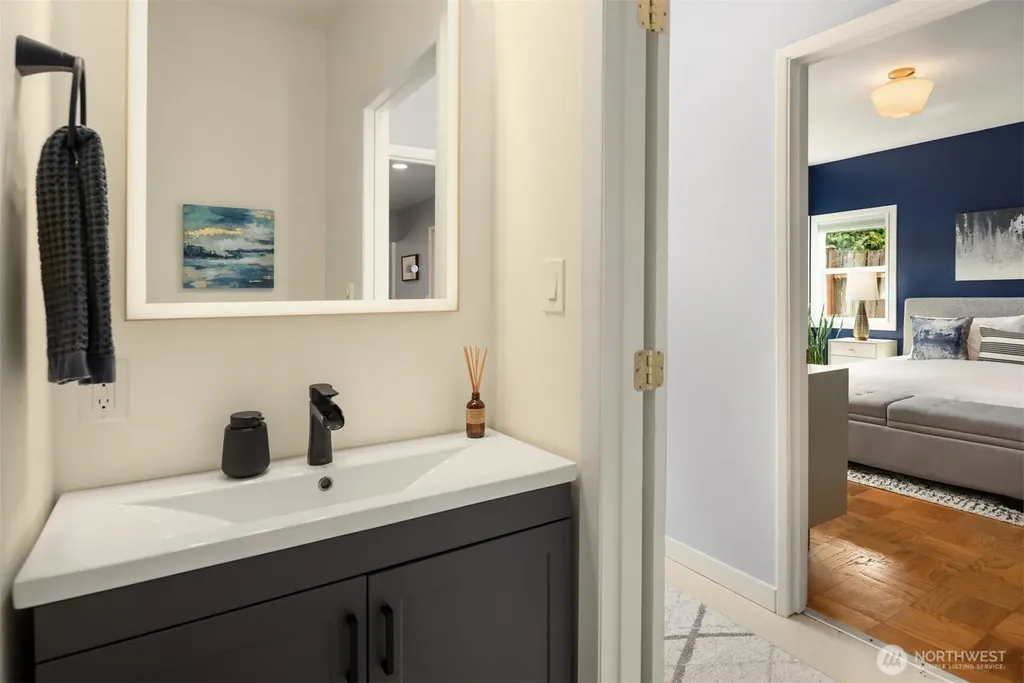 2418 Queen Anne Avenue N Seattle WA 98109