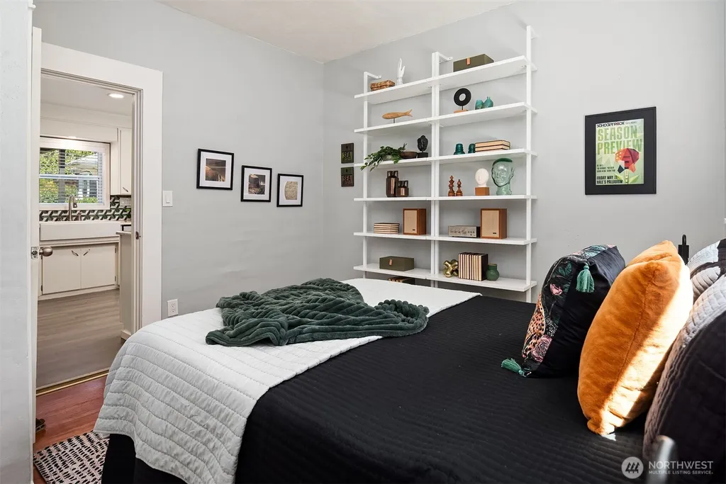 2418 Queen Anne Avenue N Seattle WA 98109