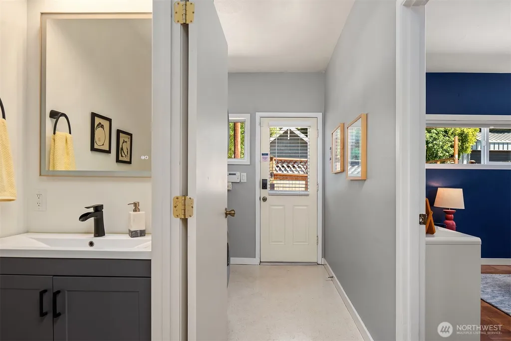 2418 Queen Anne Avenue N Seattle WA 98109