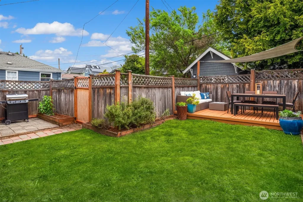 2418 Queen Anne Avenue N Seattle WA 98109