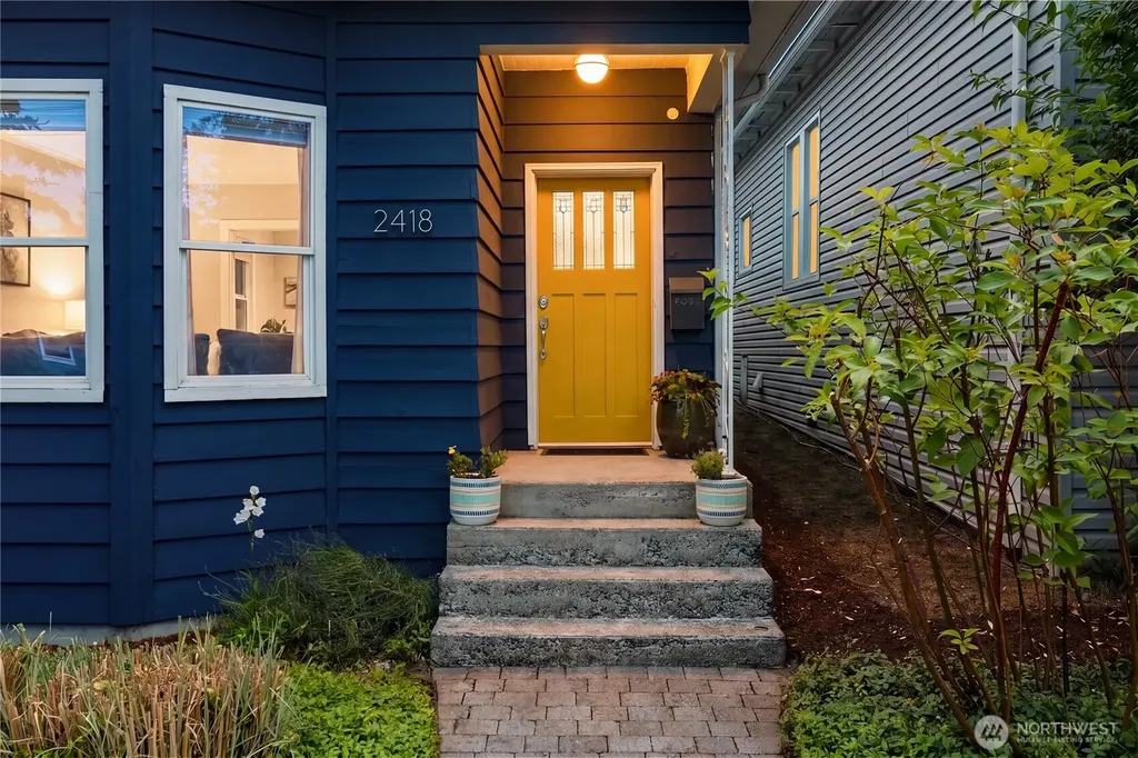 2418 Queen Anne Avenue N Seattle WA 98109