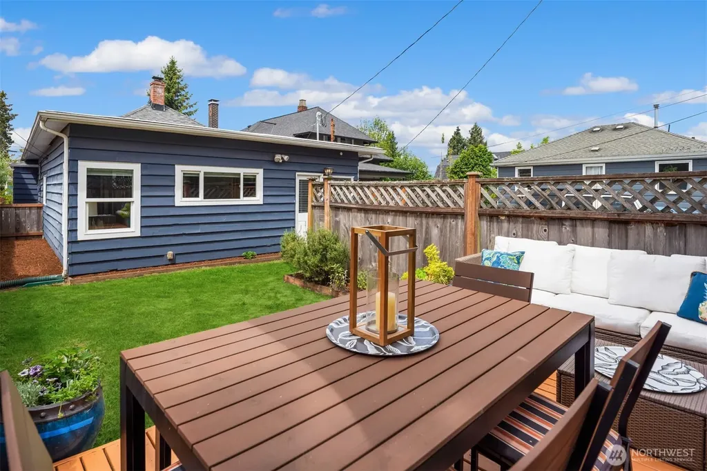 2418 Queen Anne Avenue N Seattle WA 98109