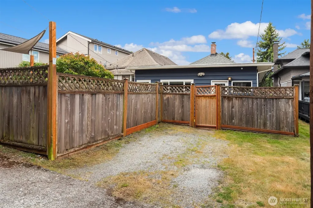 2418 Queen Anne Avenue N Seattle WA 98109
