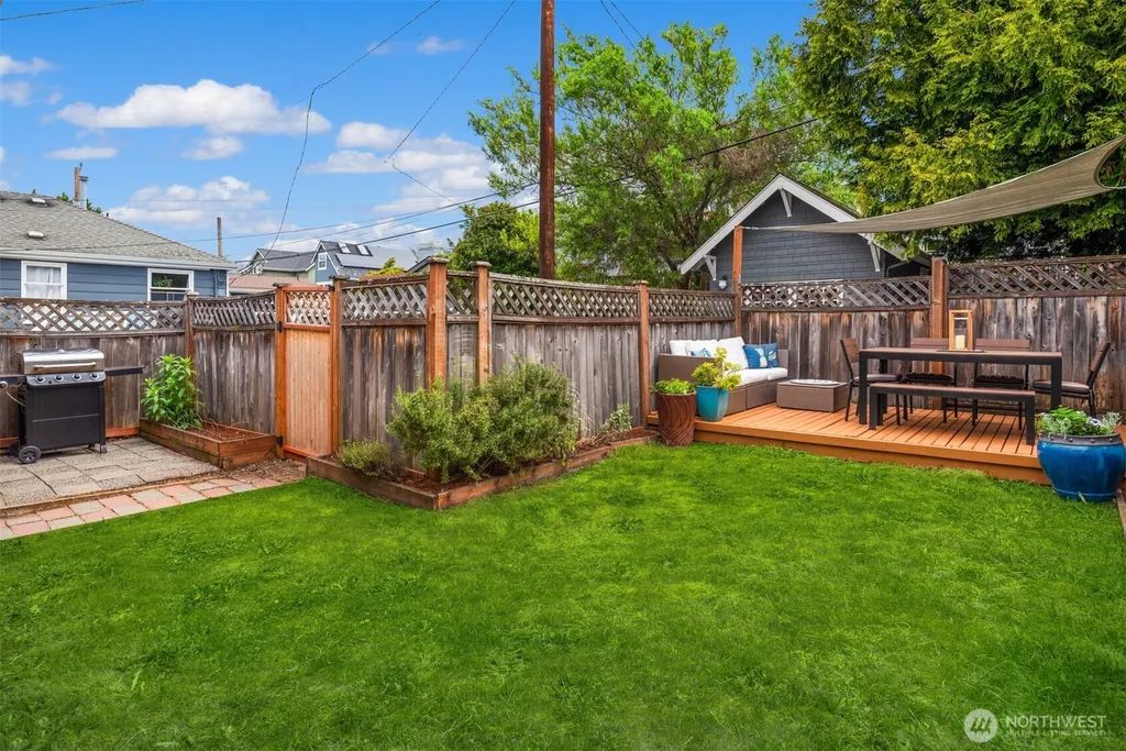 2418 Queen Anne Avenue N Seattle WA 98109