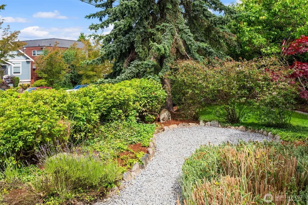 2418 Queen Anne Avenue N Seattle WA 98109