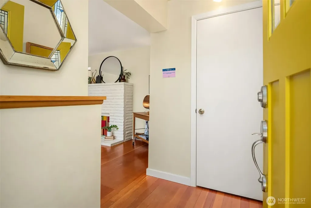 2418 Queen Anne Avenue N Seattle WA 98109