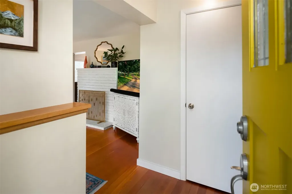 2418 Queen Anne Avenue N Seattle WA 98109