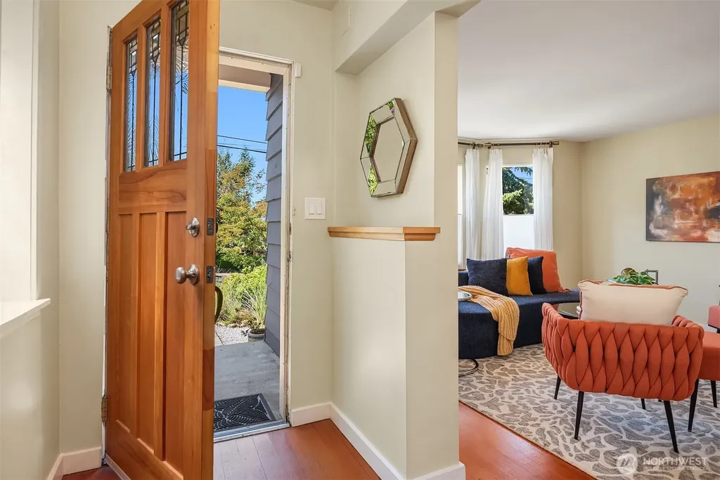 2418 Queen Anne Avenue N Seattle WA 98109