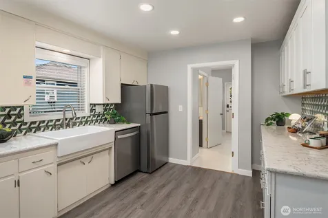 2418 Queen Anne Avenue N Seattle WA 98109