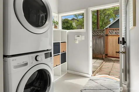 2418 Queen Anne Avenue N Seattle WA 98109