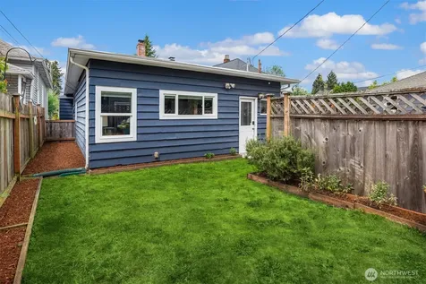 2418 Queen Anne Avenue N Seattle WA 98109