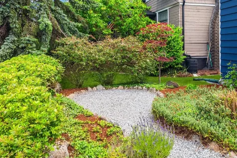 2418 Queen Anne Avenue N Seattle WA 98109