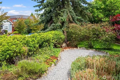 2418 Queen Anne Avenue N Seattle WA 98109