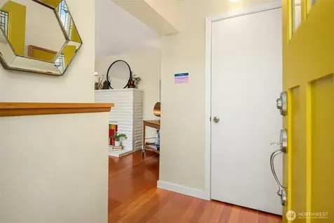 2418 Queen Anne Avenue N Seattle WA 98109