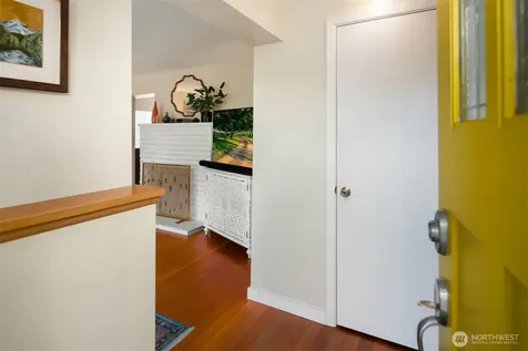 2418 Queen Anne Avenue N Seattle WA 98109