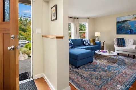 2418 Queen Anne Avenue N Seattle WA 98109