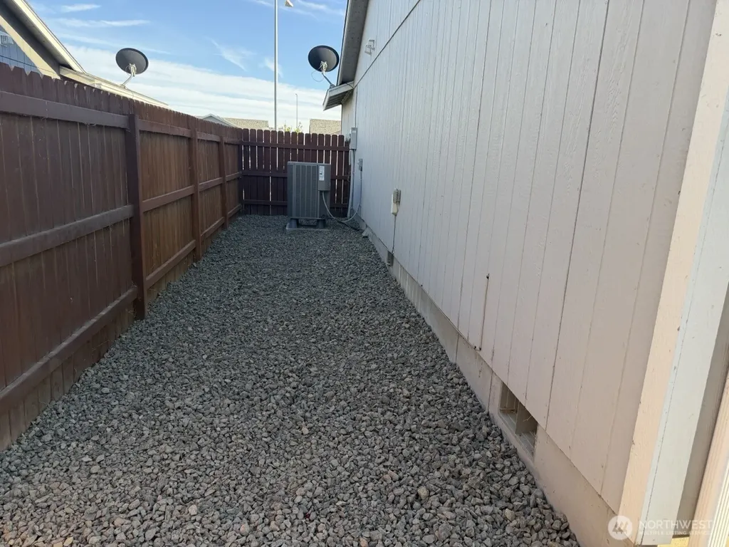 1316 W Electra Street Moses Lake WA 98837